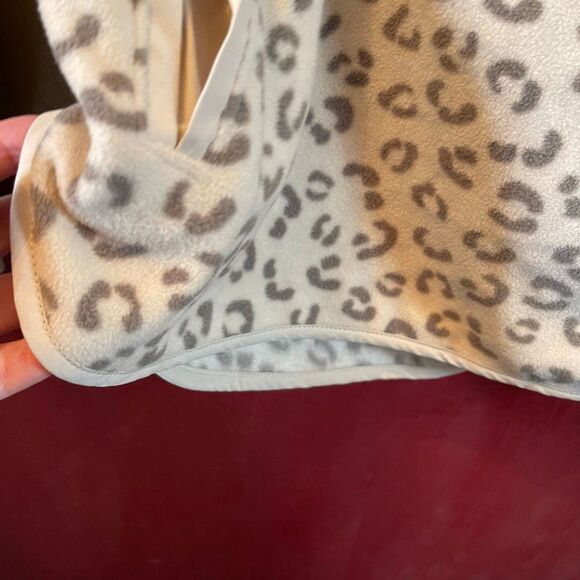 Green Tea NWT size S Khaki Leopard fleece pullover. - Picture 10 of 13
